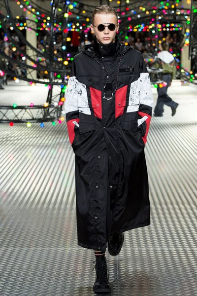 Look 27